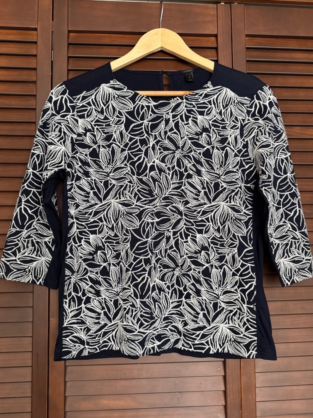 J.CREW Navy/White Floral Woven Cotton 3/4 Sleeve Round Neck
Keyhole Top Size S